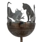 1631 - Gartenfackel Metall Rost Katzen mit Mäusen